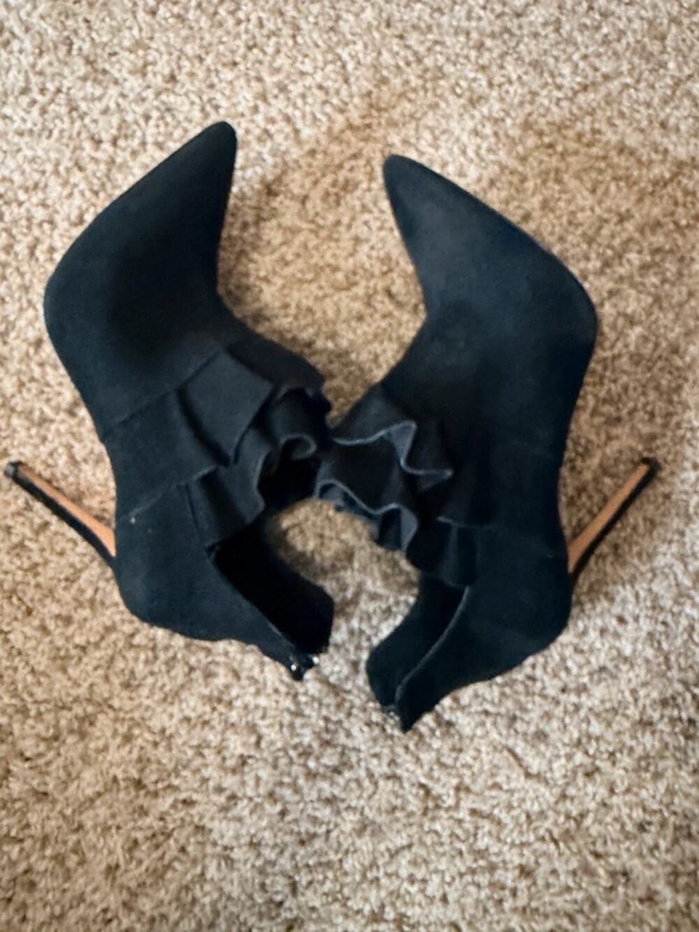 Pour La Victoire Cedra Black Suede Ruffle Pointed Toe Ankle Booties 6 710